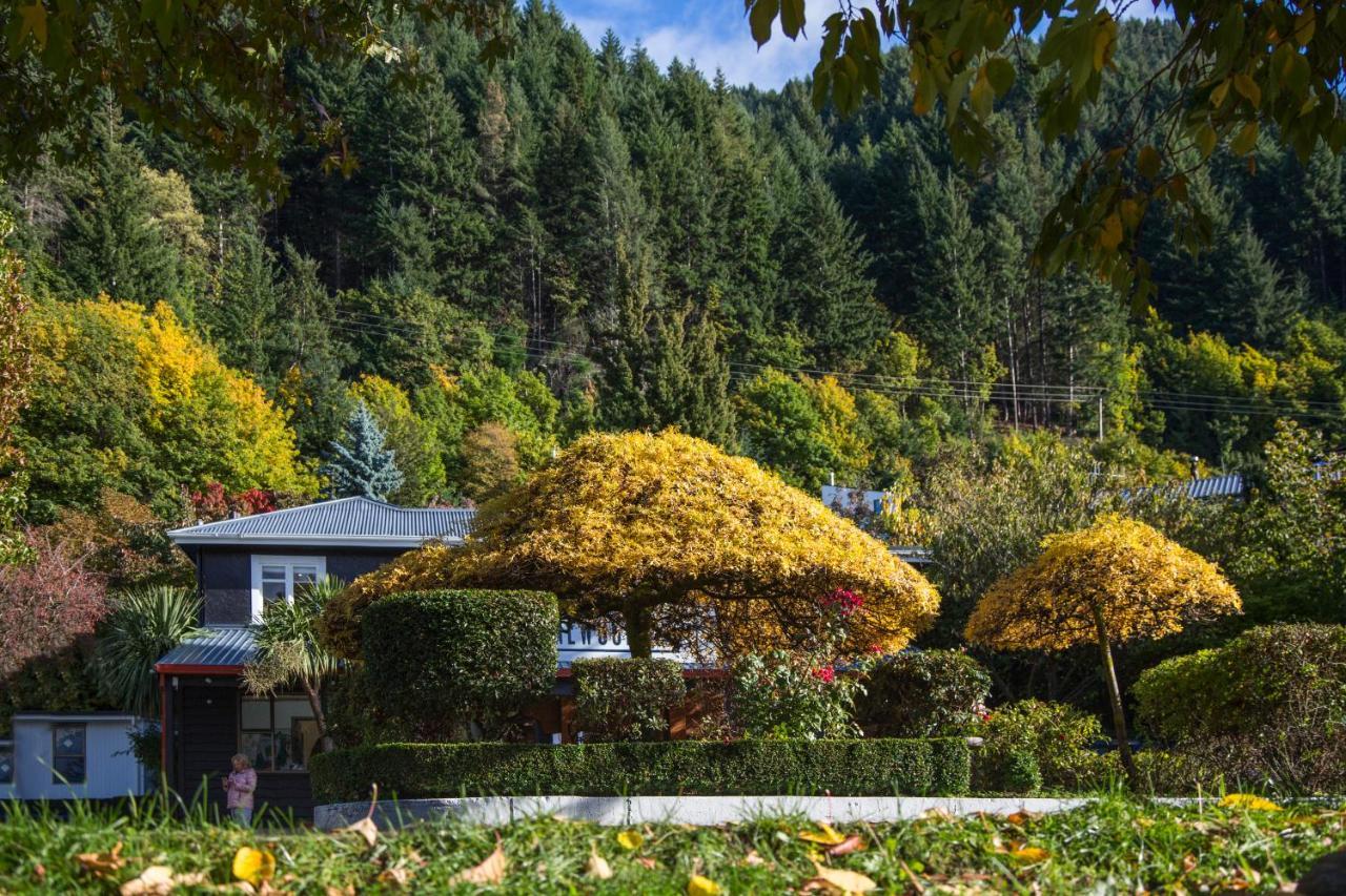 Pinewood Houses And Apartments Queenstown Exterior photo