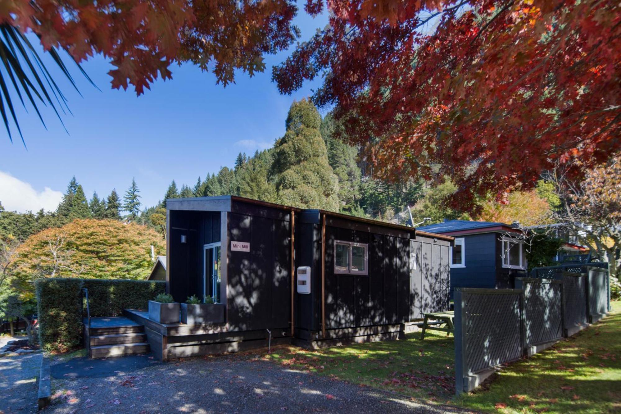 Pinewood Houses And Apartments Queenstown Exterior photo